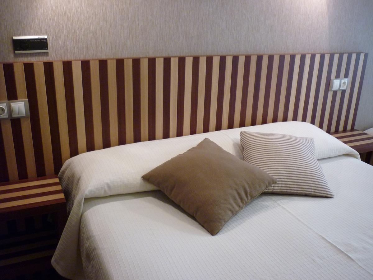Hotel Villa De Ribadeo Esterno foto
